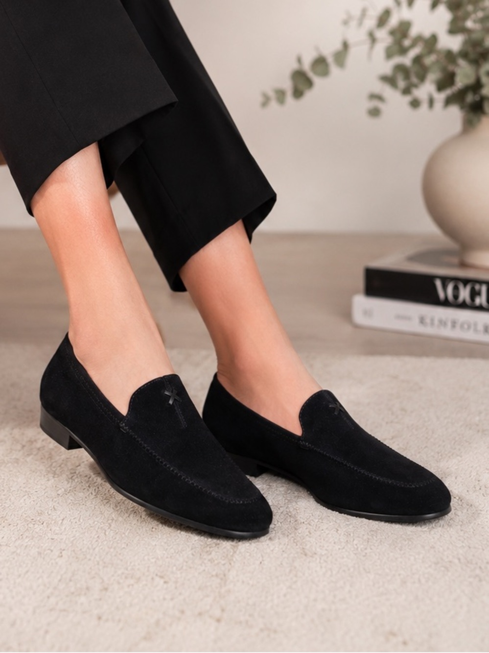 Munro American Black Suede Loafers Women’s Size 9N Narrow Comfort Slip-On Shoes